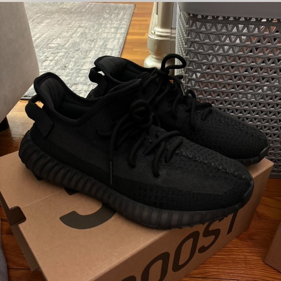 Yeezy Boost 350 V2 ONYX - Picture 11 of 13